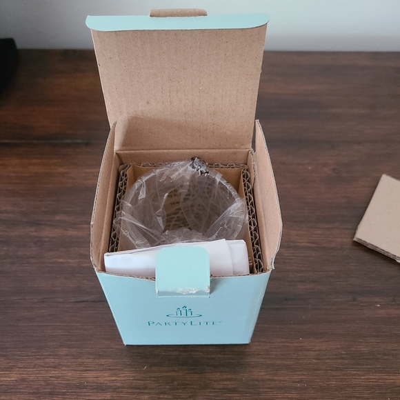 NOS NIB PartyLite Circles Frosted White Glass Spiral Design Votive Candle Holder - Picture 8 of 9